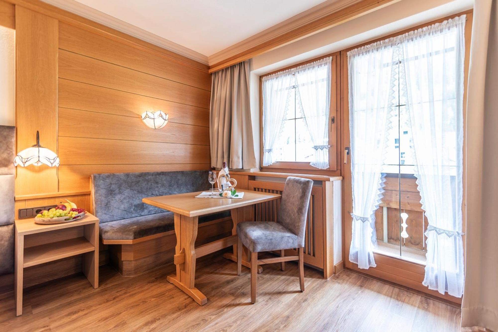 Hotel Garni Apart Tina Ischgl Exterior foto